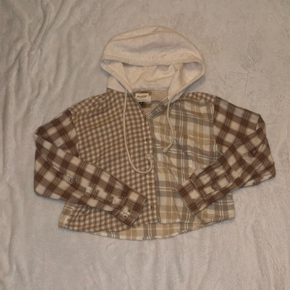 American Eagle Beige Cropped Flannel Sweater